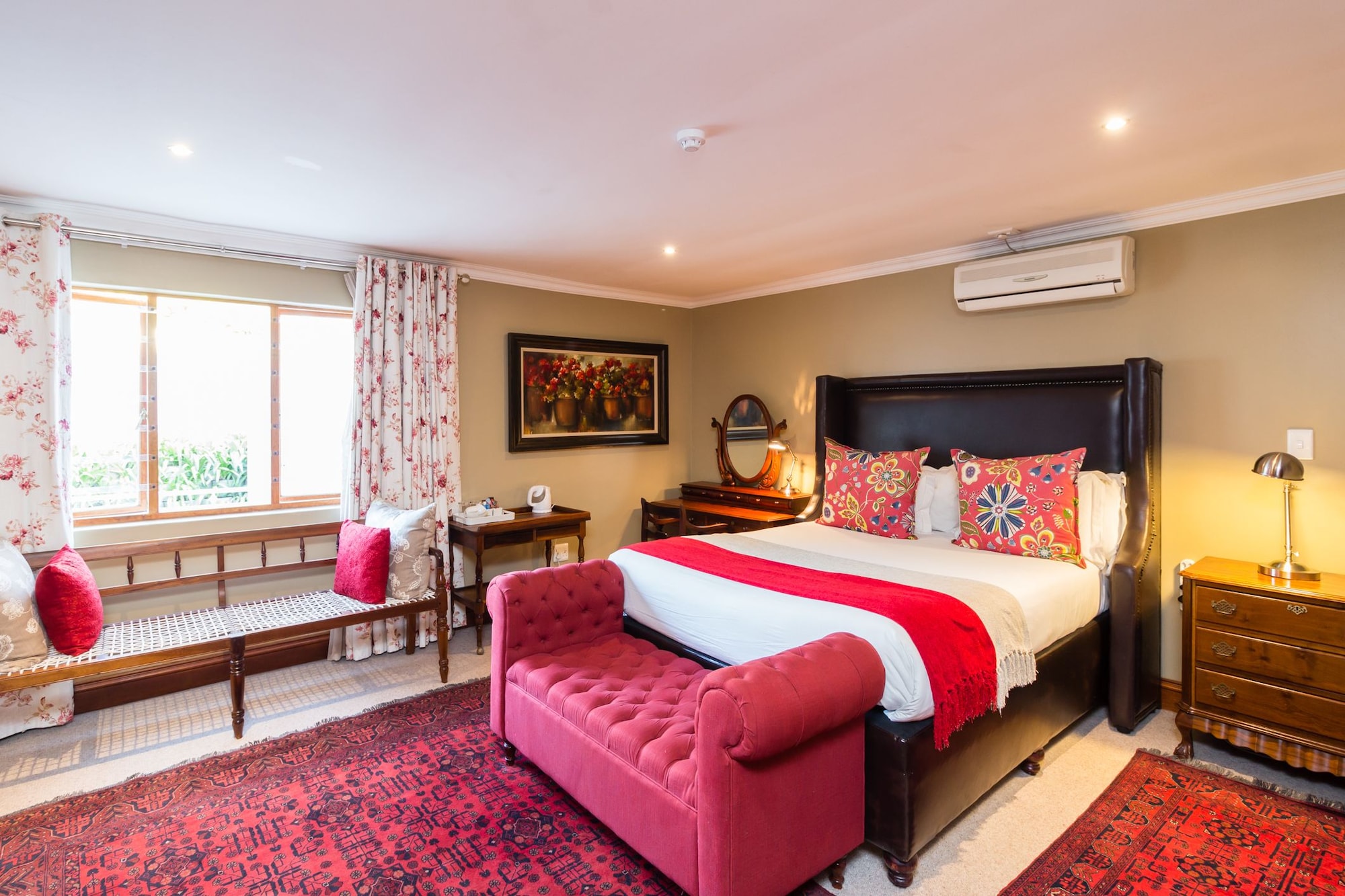 MANOR, SUPERIOR, DOUBLE OR TWIN BED