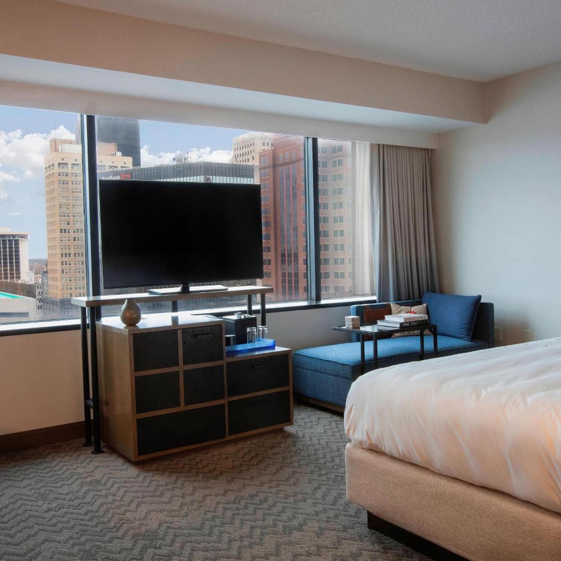 Guest Room, King Bed, City View, Large, Corner