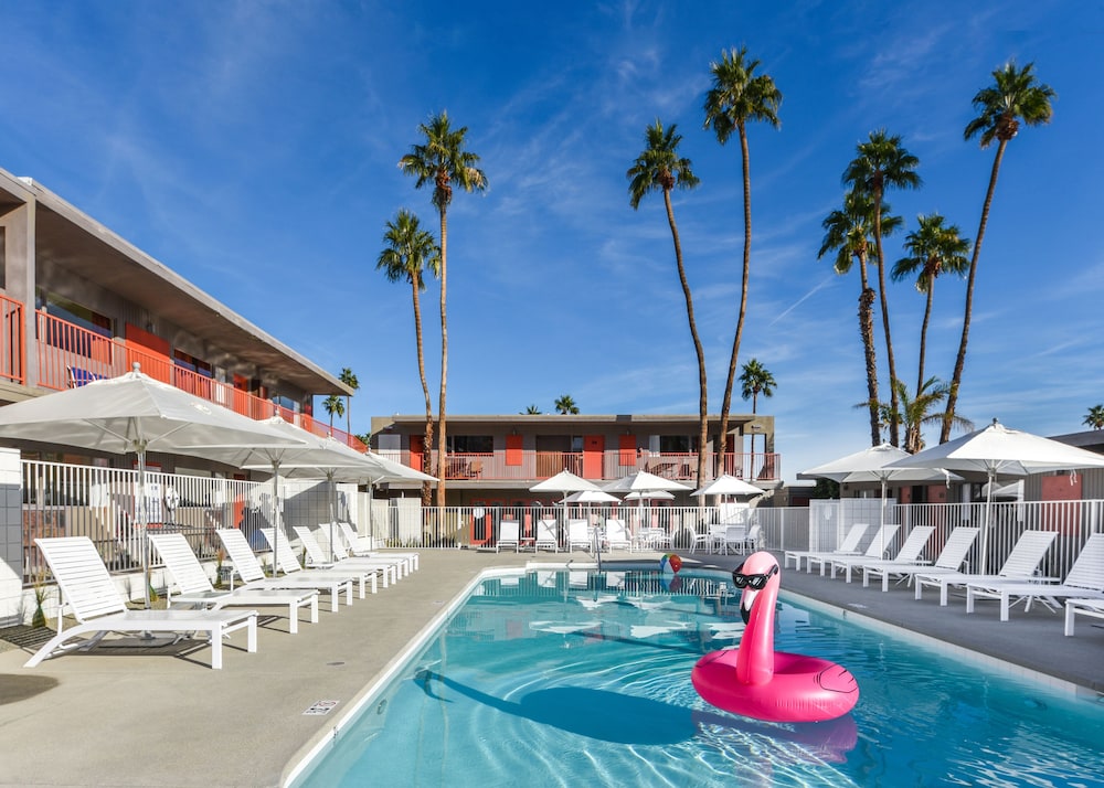 Skylark Hotel 66/70