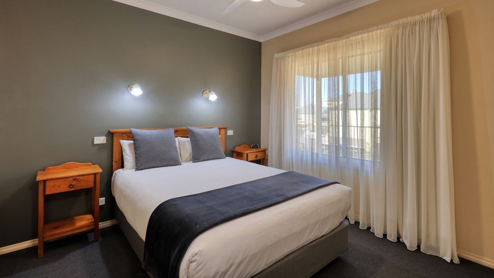 2 Bedrooms, Spa, Apartment, King and Queen Bed, Queen Bed, Balcony
