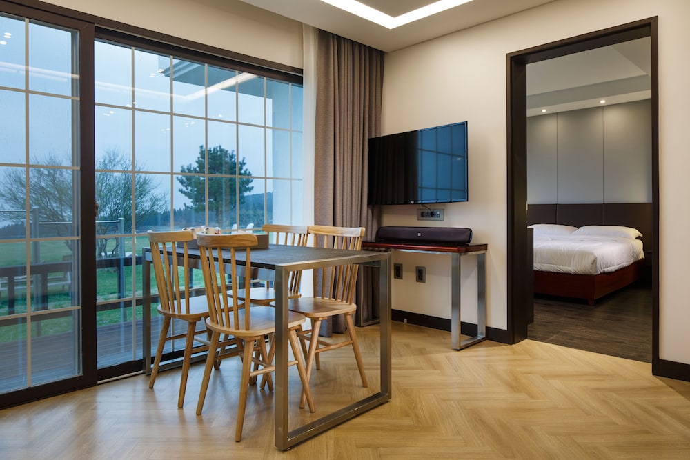 Amber Purehill Hotels & Resorts Jeju 25/50