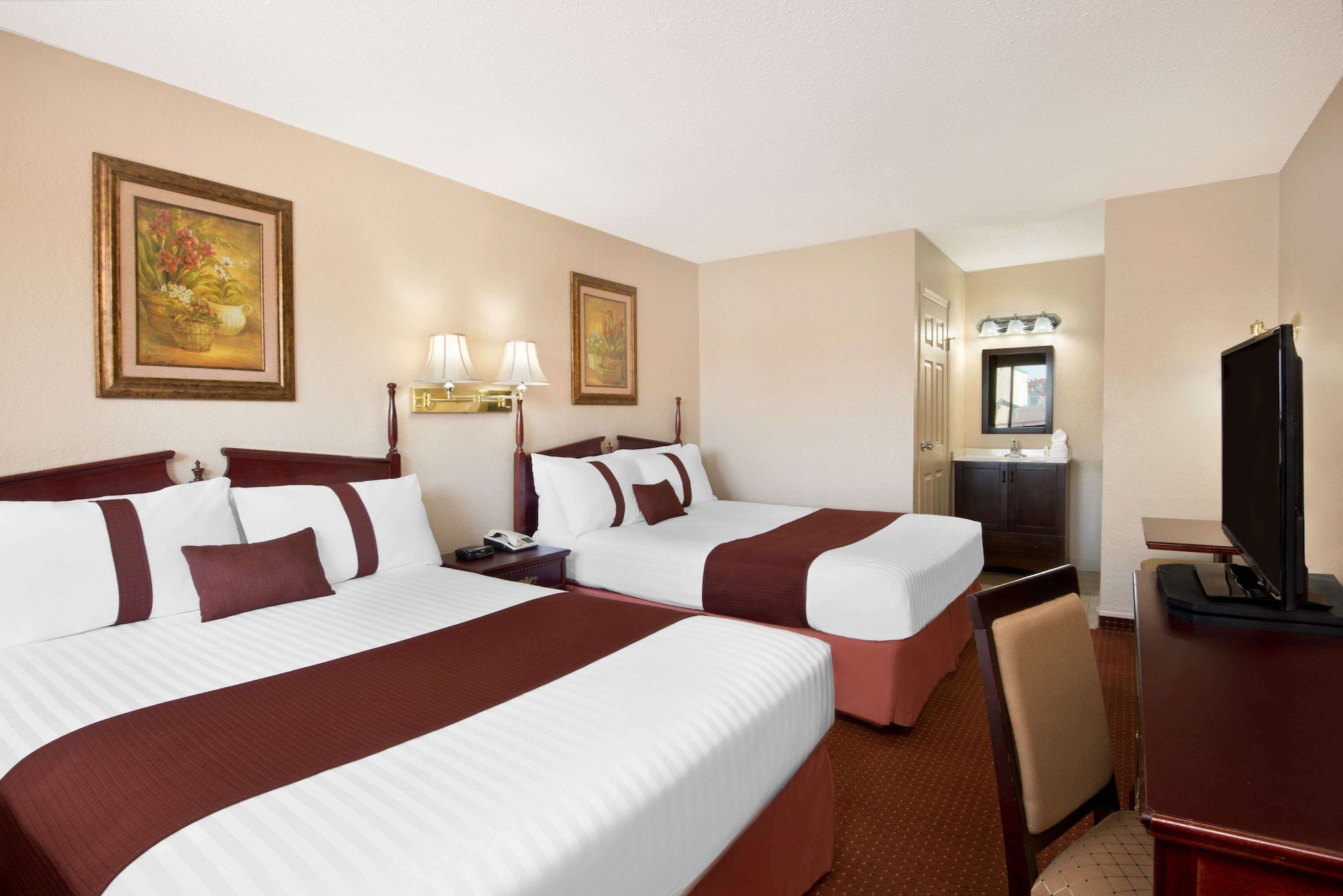 Deluxe, 2 Queen Beds