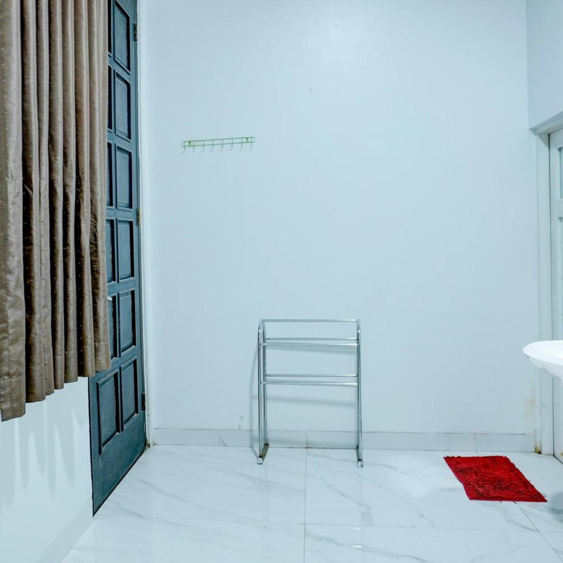 Hotel O Stasiun Cirebon Kejaksan Near Alun Alun Cirebon Formerly Family Homestay 20/27