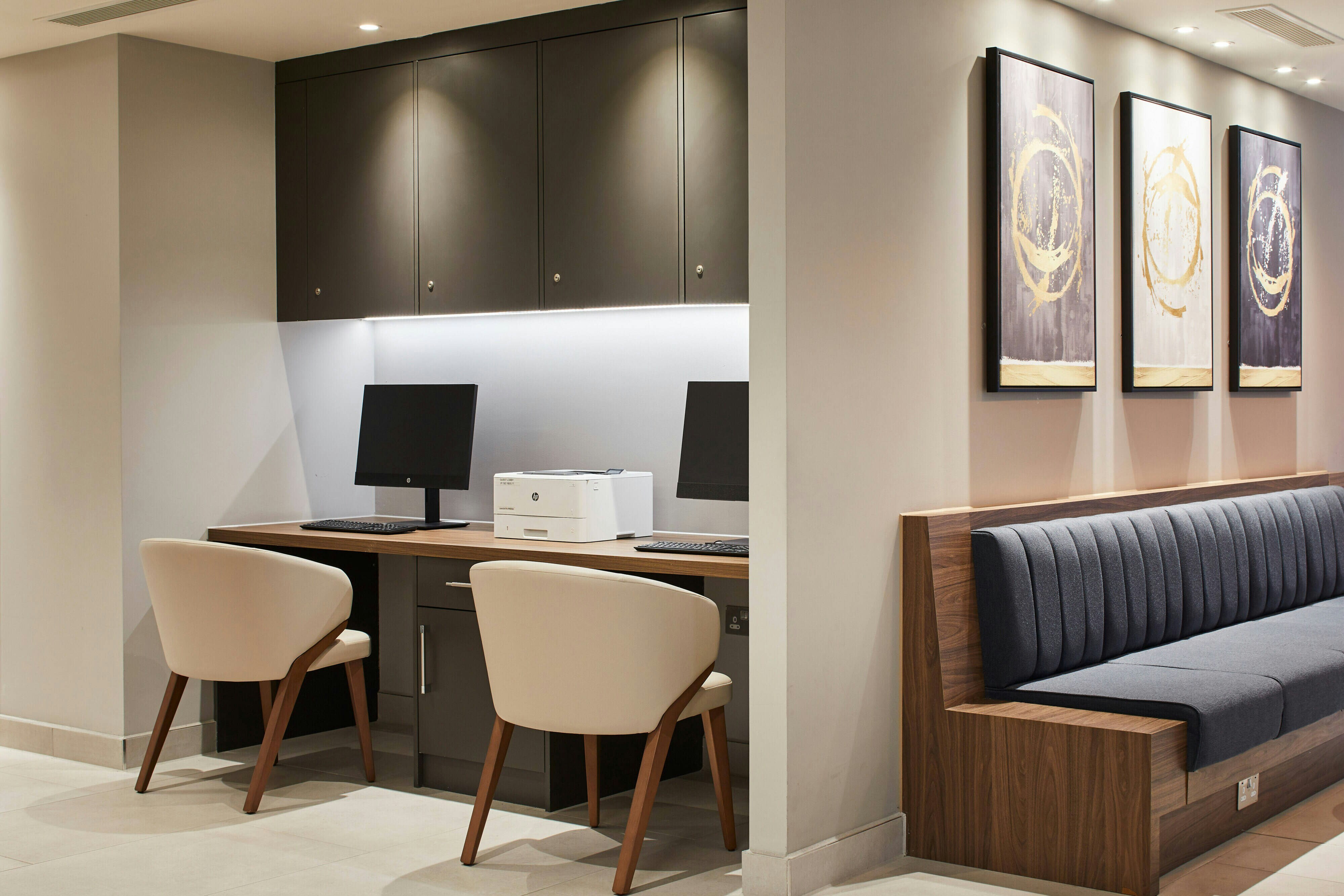 Courtyard by Marriott London Heathrow Airport 20/23