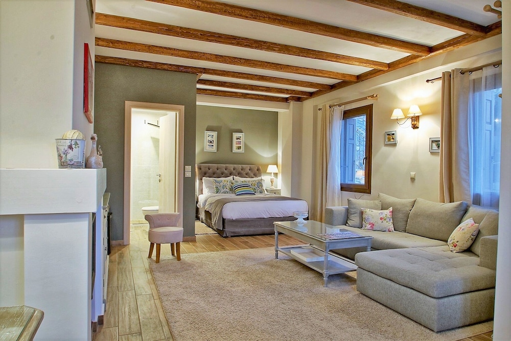 Almond House Suites Arachova 24/50