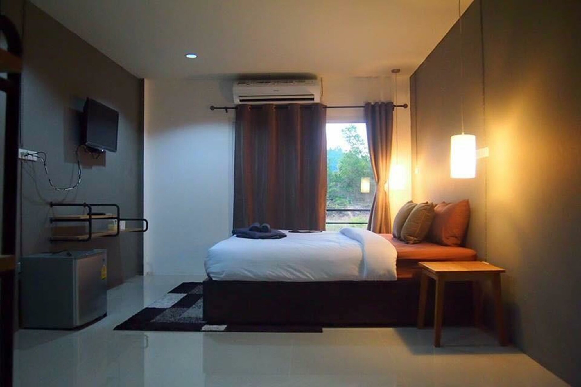 DELUXE, DOUBLE BED