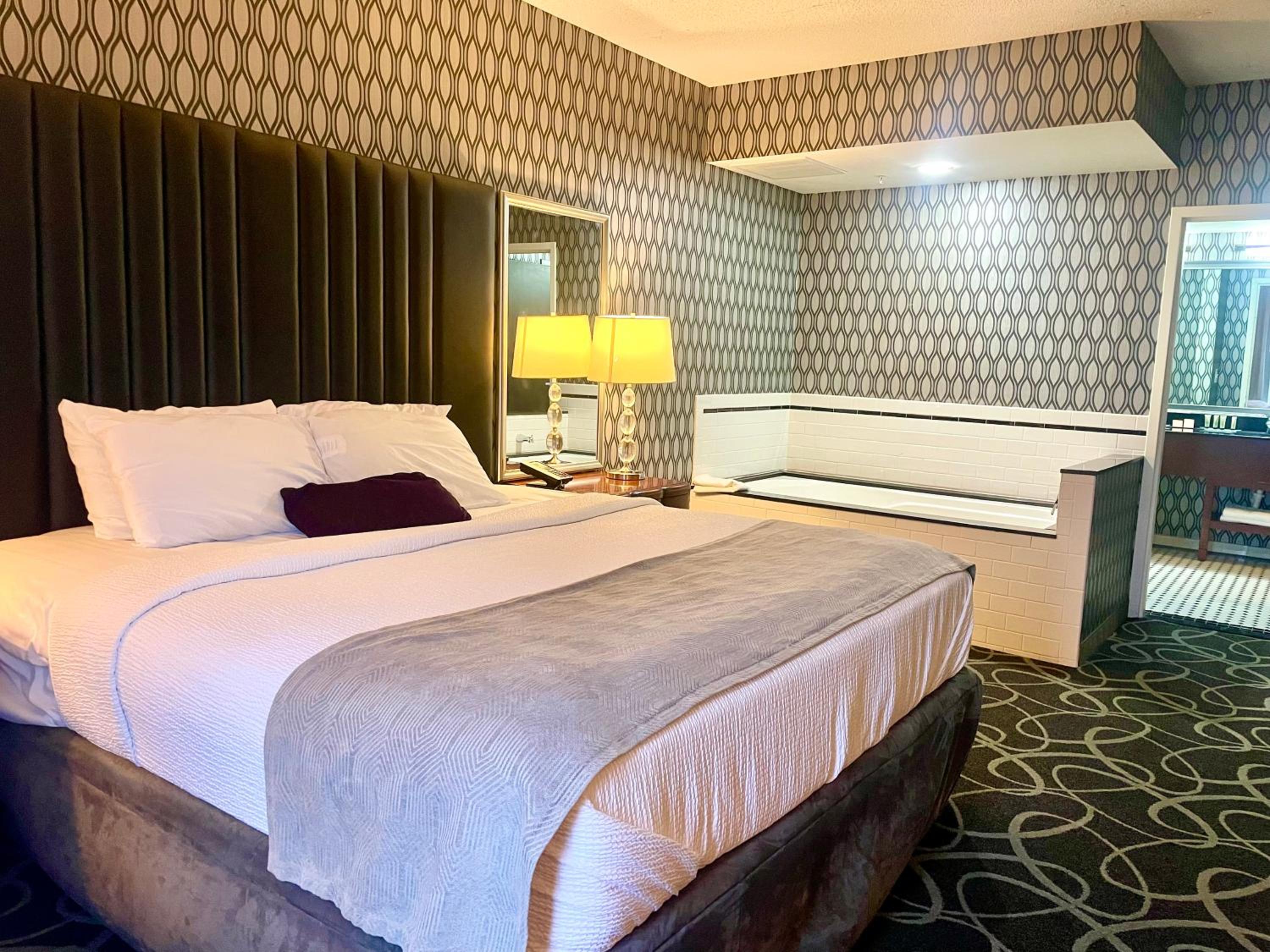 Room, King Bed, Hot Tub