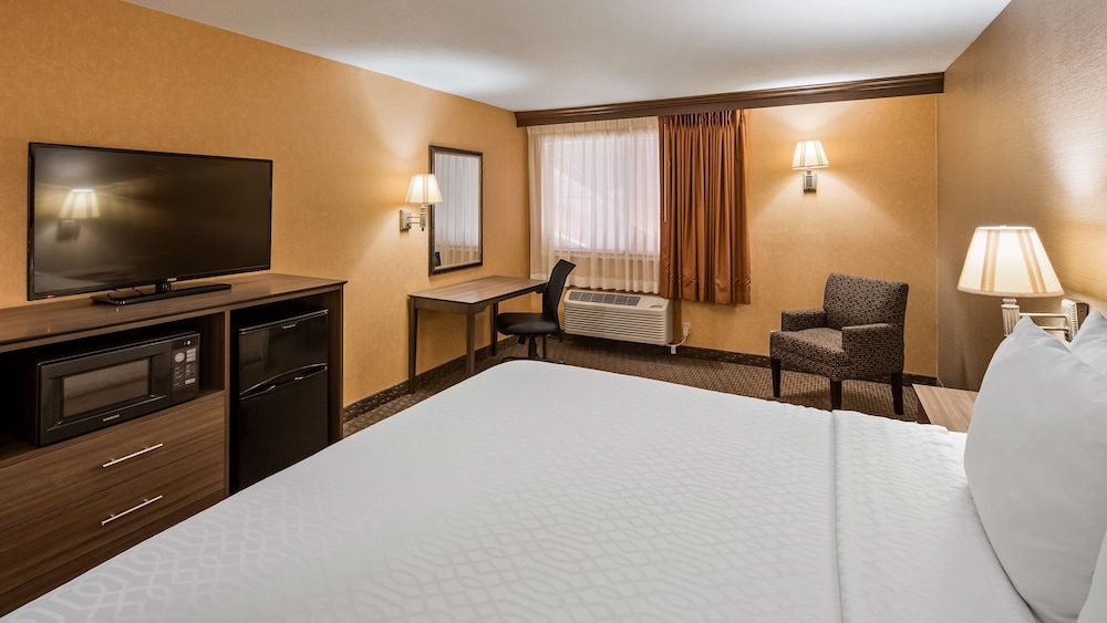Best Western Plus North Canton Inn & Suites 37/62