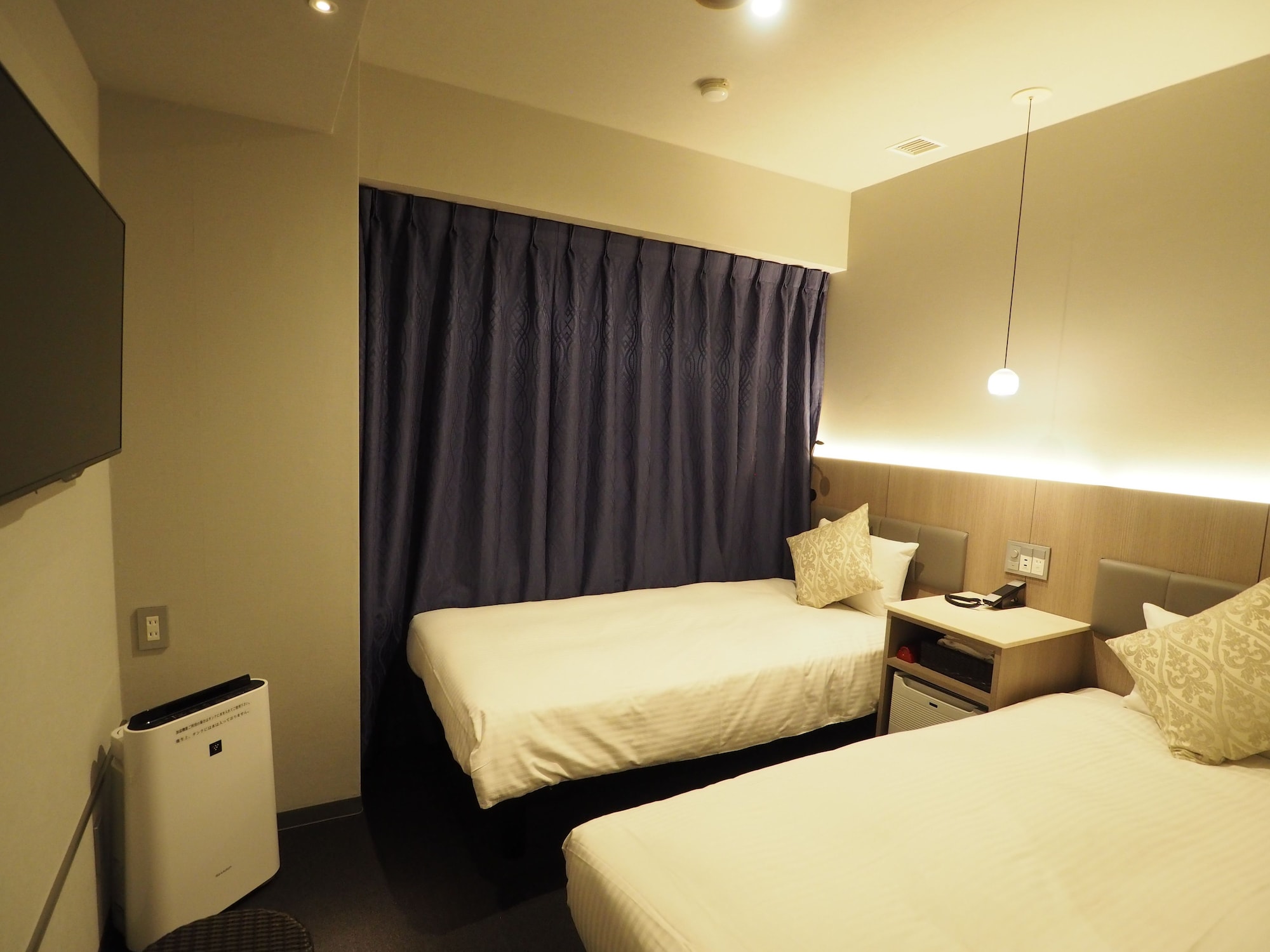 COMPACT, TWIN BEDS