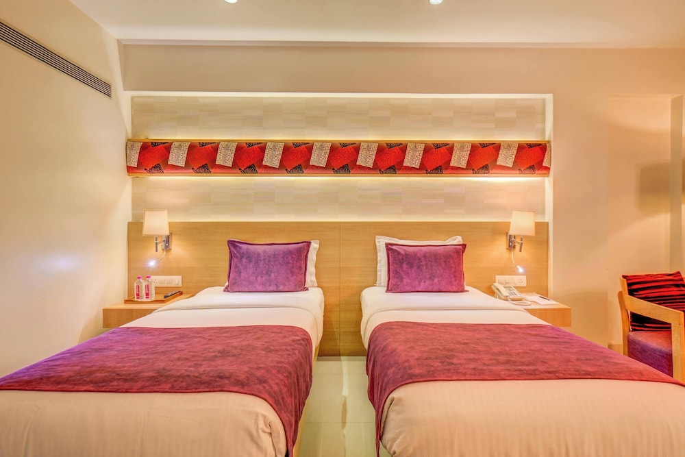 The Ssk Solitaire Hotel & Banquets 15/50
