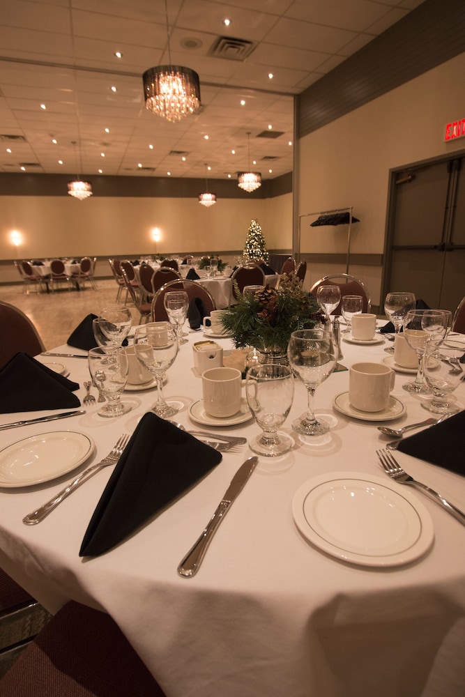 Ramada By Wyndham Northern Grand Hotel Conference Centre 37/58