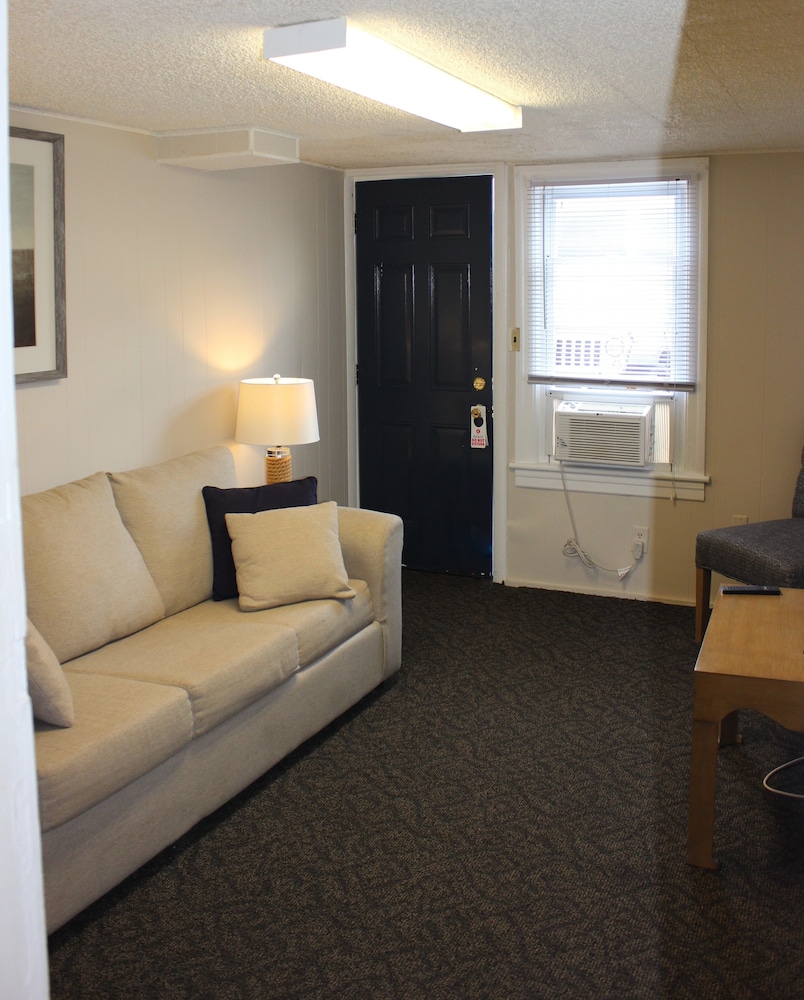 Blue Water Inn 38/46
