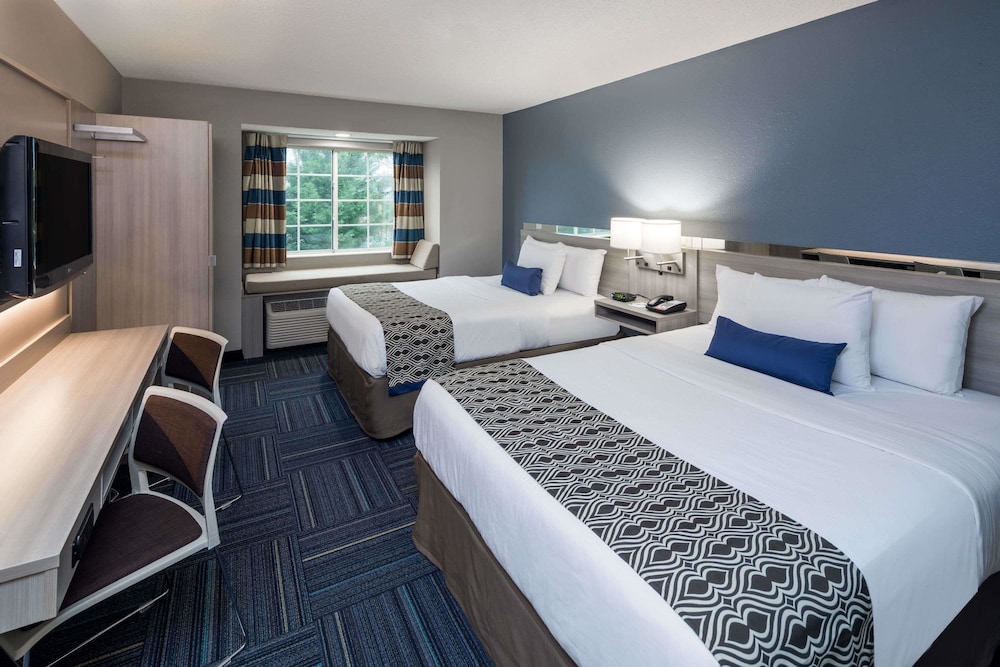 Microtel Inn & Suites by Wyndham Greenville / Woodruff Rd 11/28