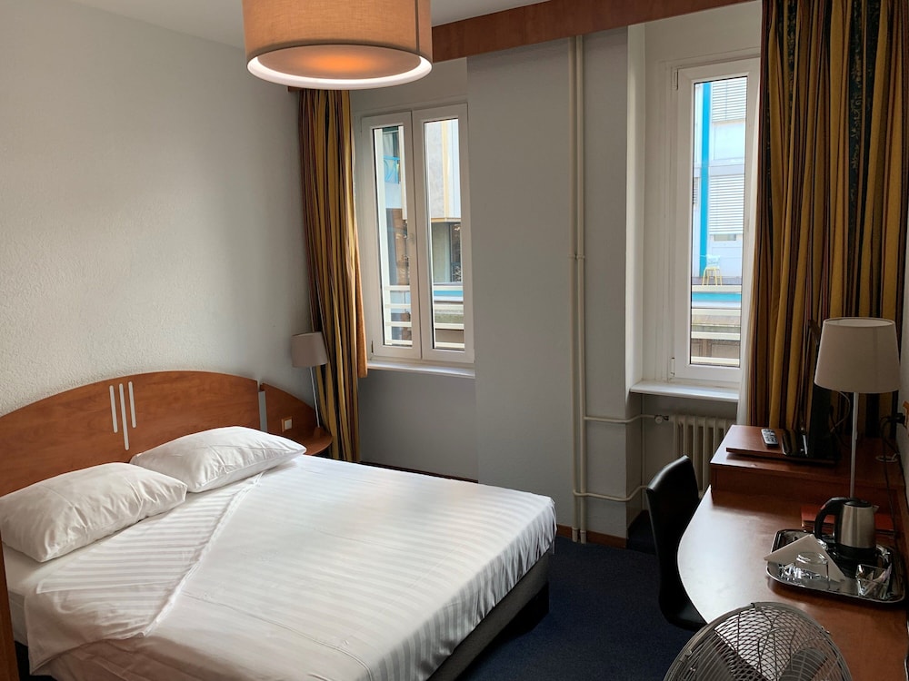 Admiral Hotel 35/48