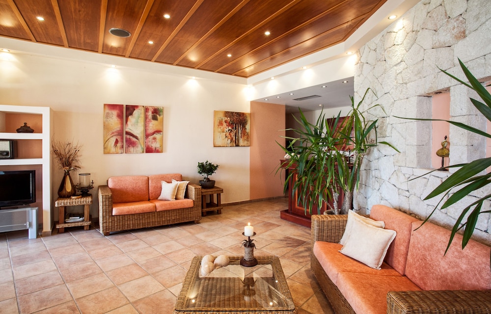 Paralio Hotel 24/50