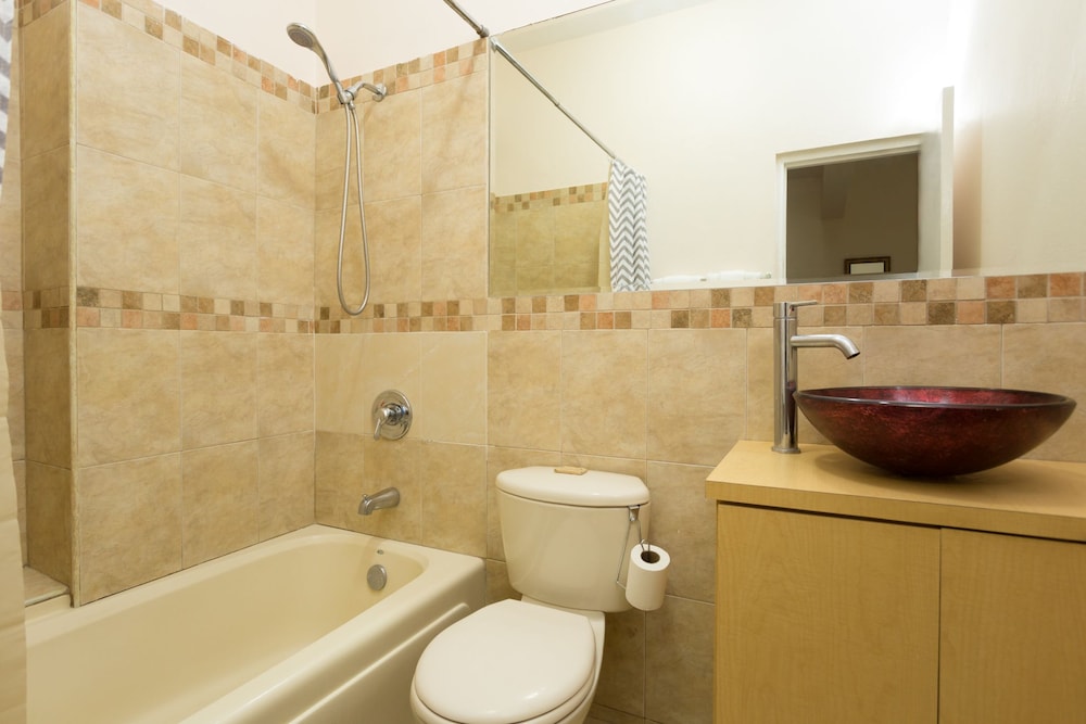 The Embassy Luxury Apt Crystal Towers Ii 18/19