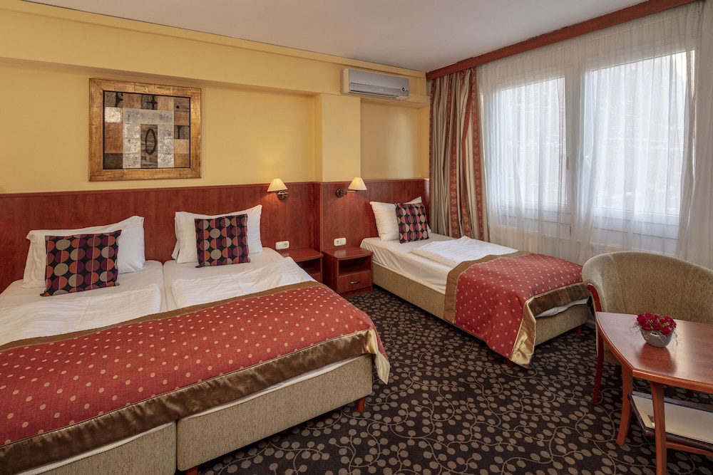 Hotel Charles 35/67