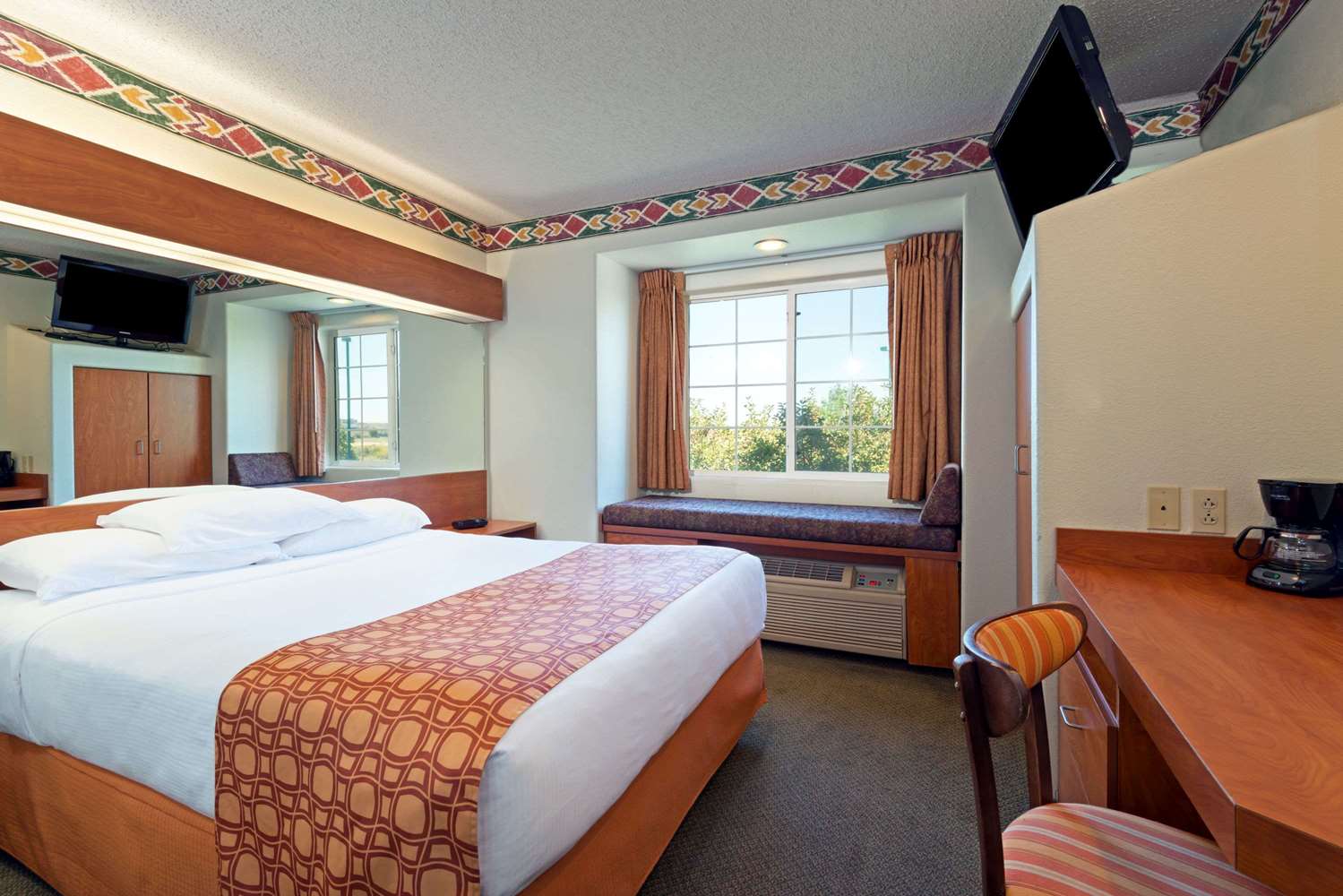 Microtel Inn & Suites by Wyndham Pueblo 10/29