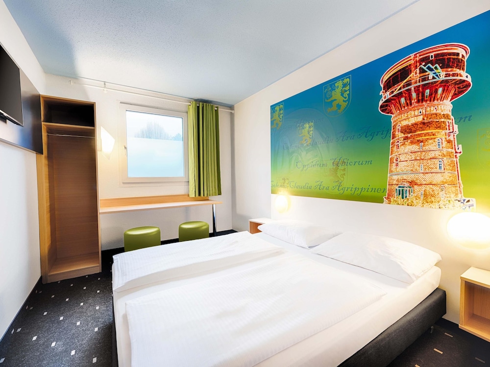 ROOM, DOUBLE BED