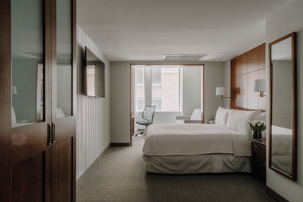 Suite, Queen Bed, Kitchenette