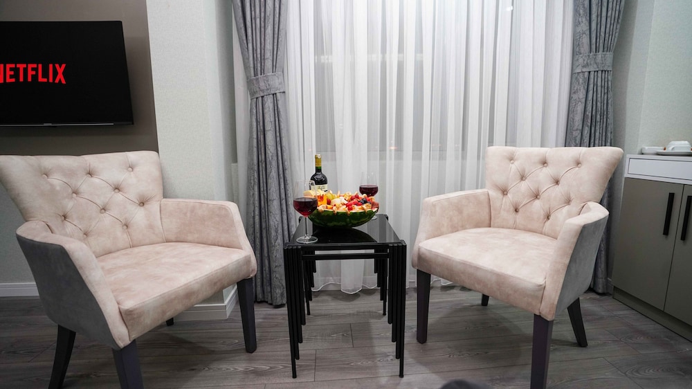 Cevheri S Hotel 27/53