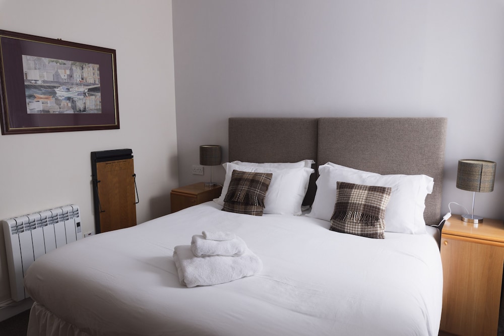 Scalloway Hotel 12/33