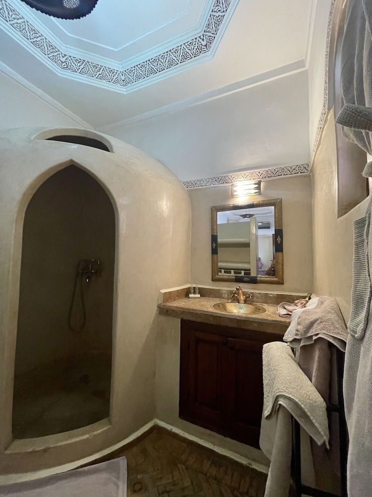 Riad Elias 41/72