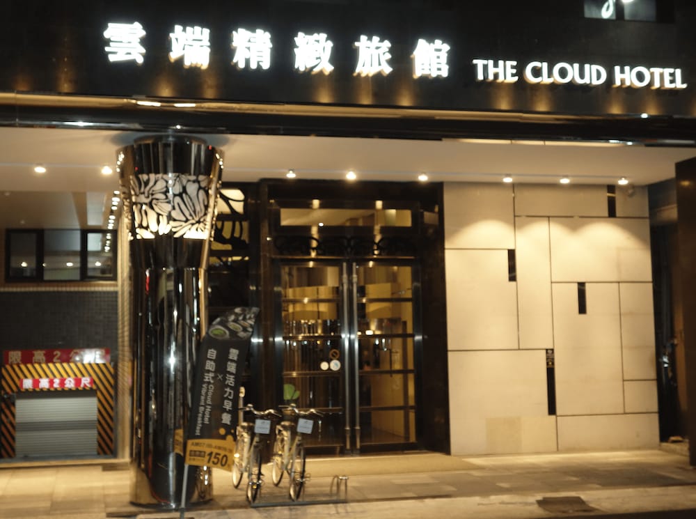 The Cloud Hotel 3/32