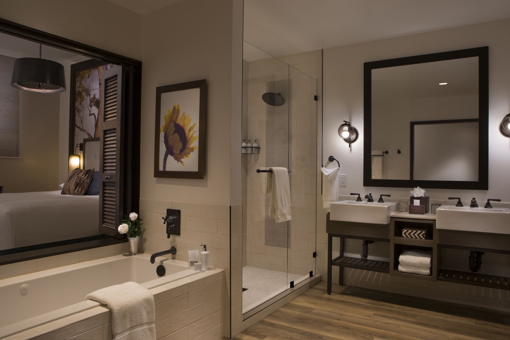 جناح جونيور فاخر بإطلالة على النهر، River Terrace Inn 6/8