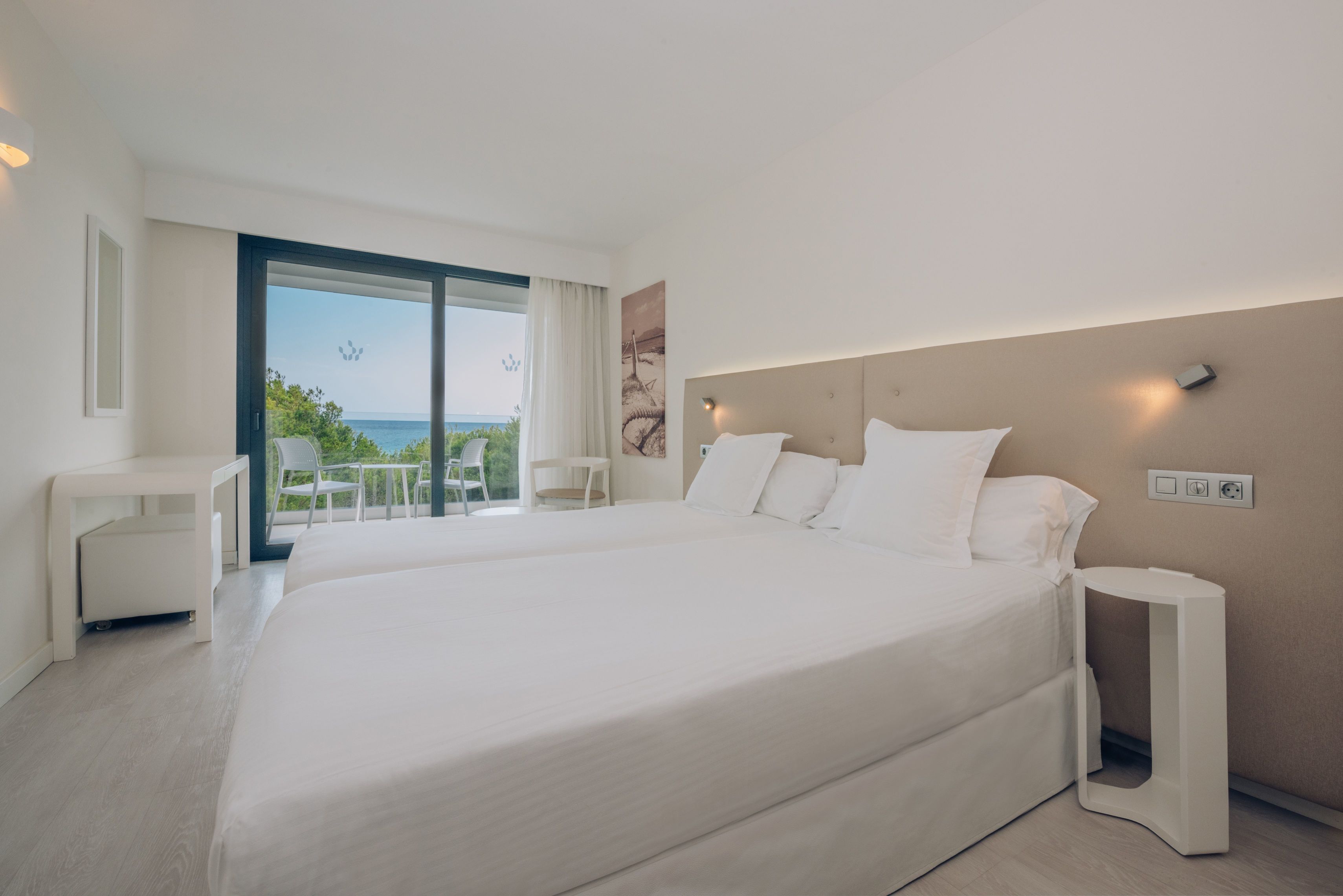 Room, Double Bed, Lateral Side Sea View