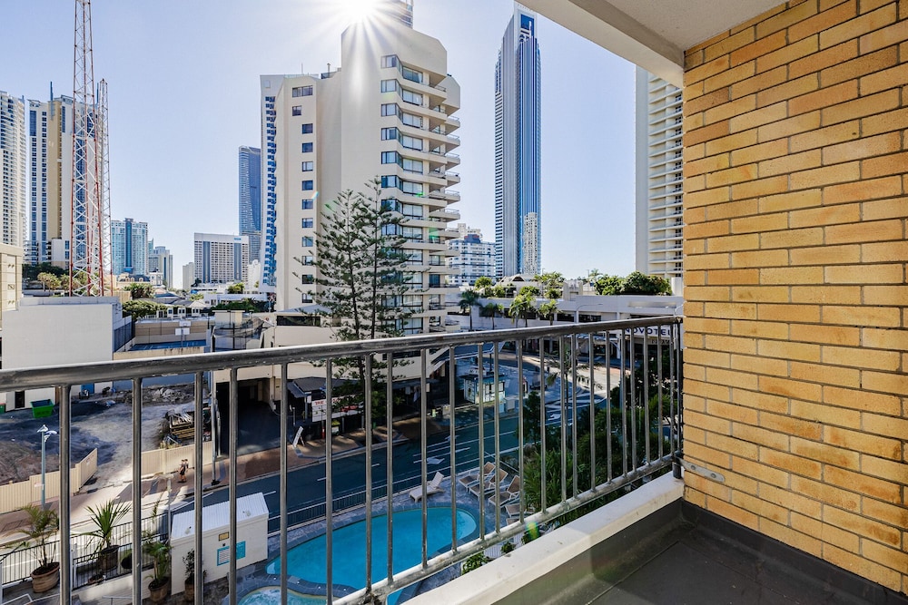 Bunk Backpackers Surfers Paradise Hostel 47/76
