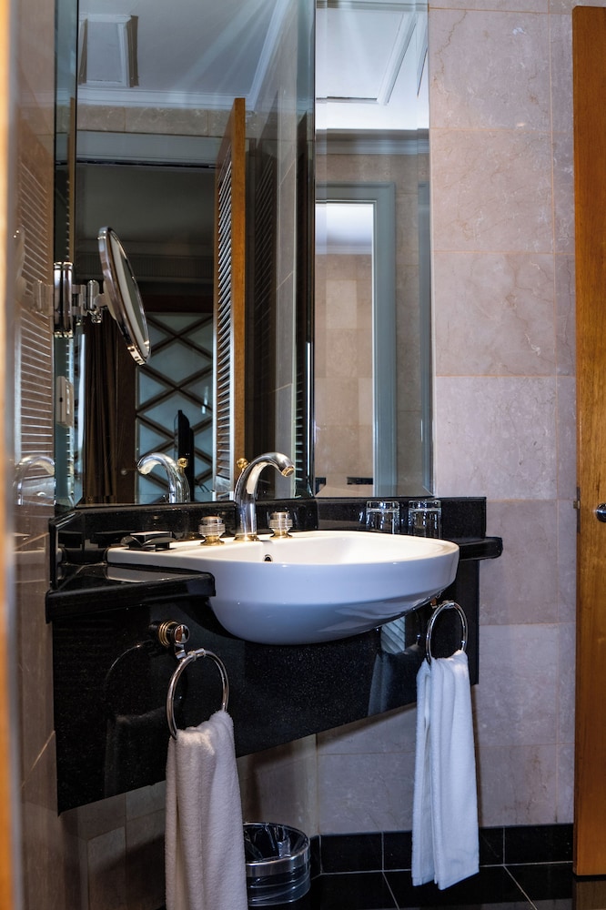 Royal Majestic Hotel 32/33