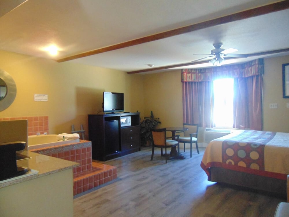 Super 8 By Wyndham Payson 7/17