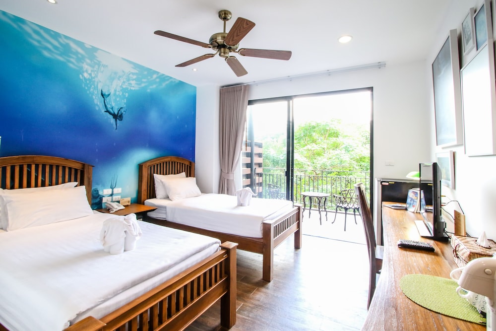RAIN, DELUXE, TWIN BEDS