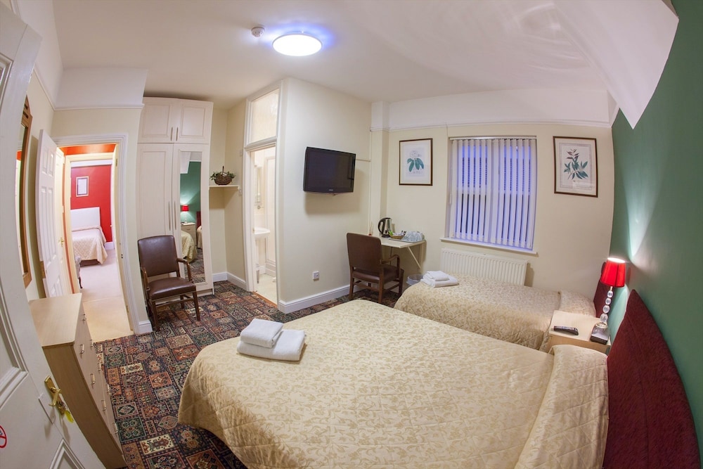 Gatwick Turret Guest House 21/45