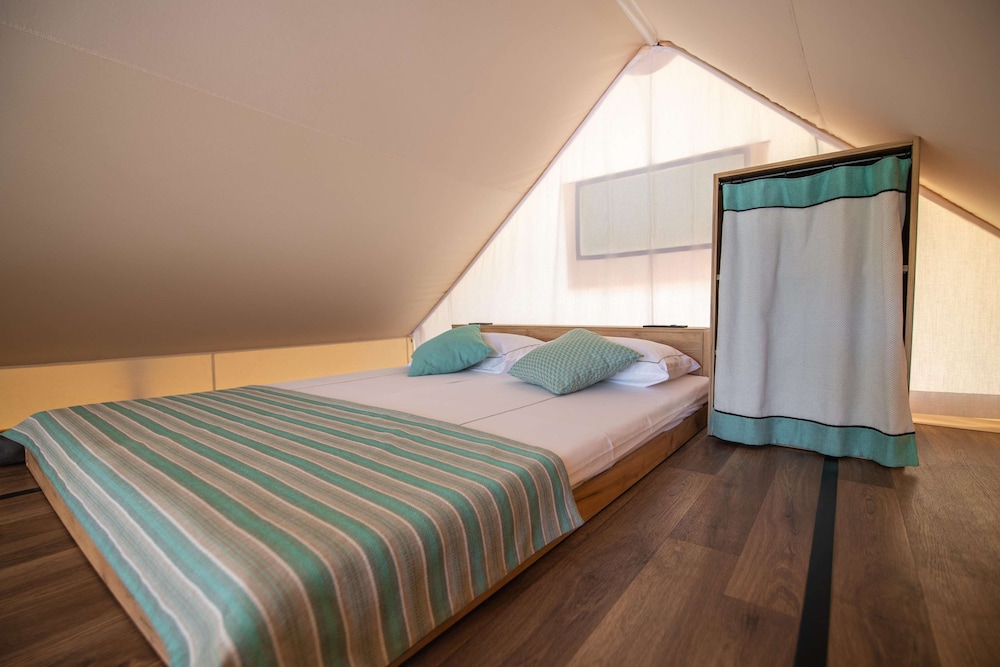 Arena One 99 Glamping 11/50