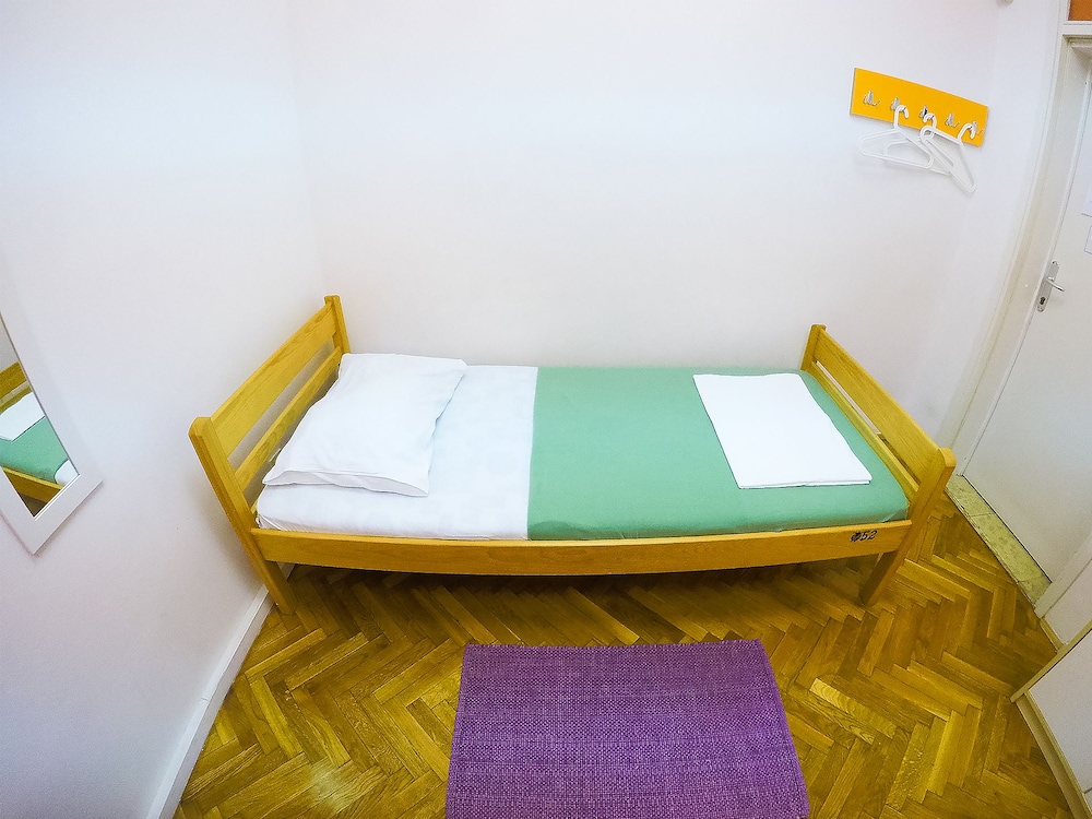 Whole Wide World Hostel & Bar 18/50