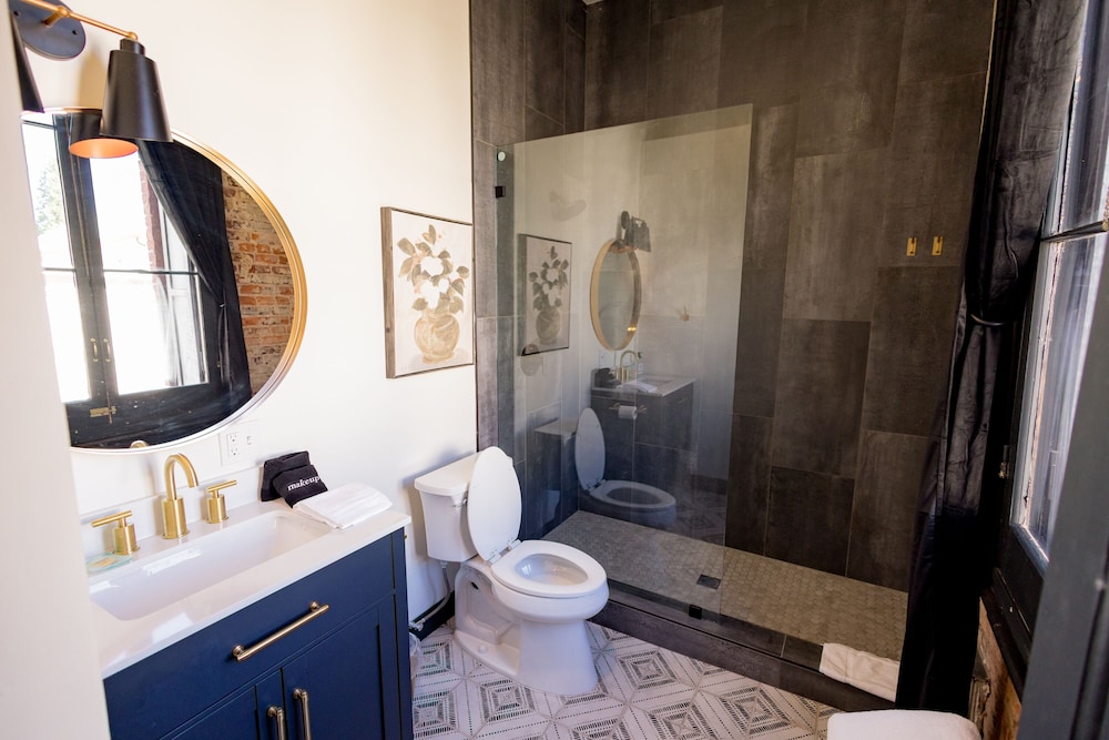 Speakeasy Suites 39/50