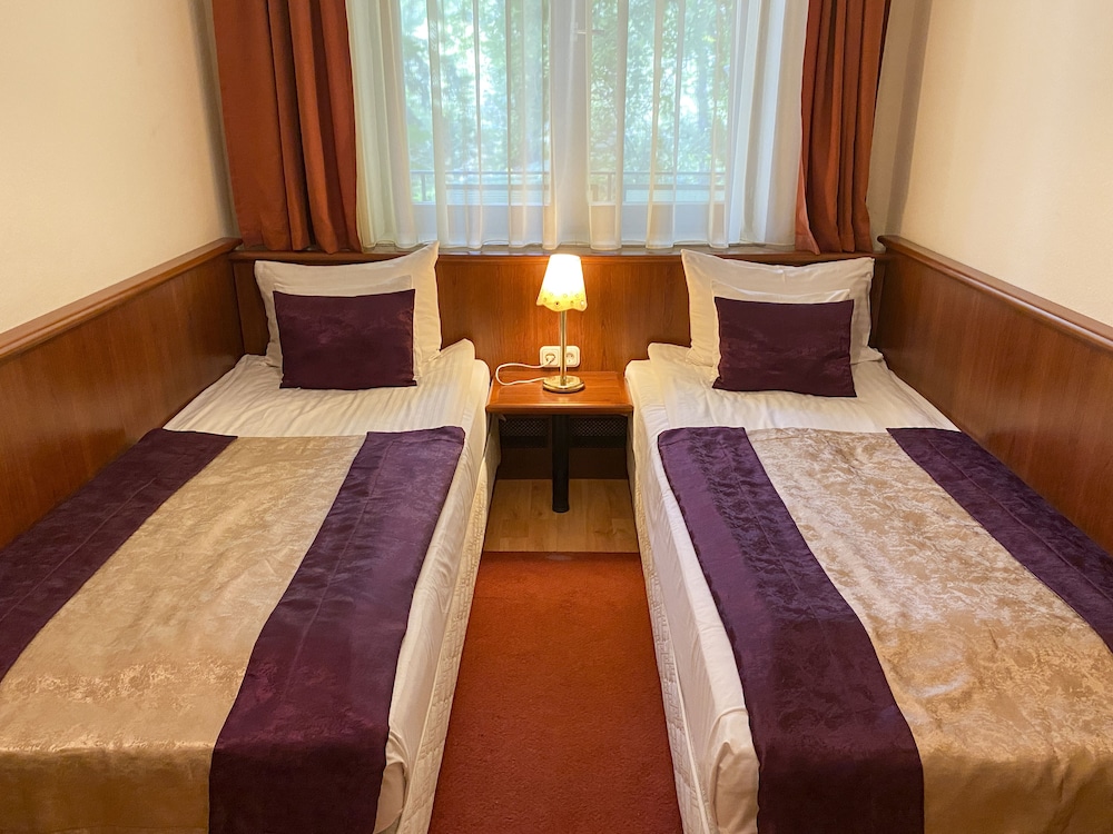 Gold Hotel Budapest 51/68
