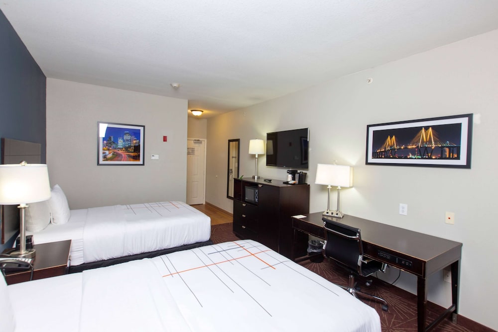 ROOM, 2 DOUBLE BEDS