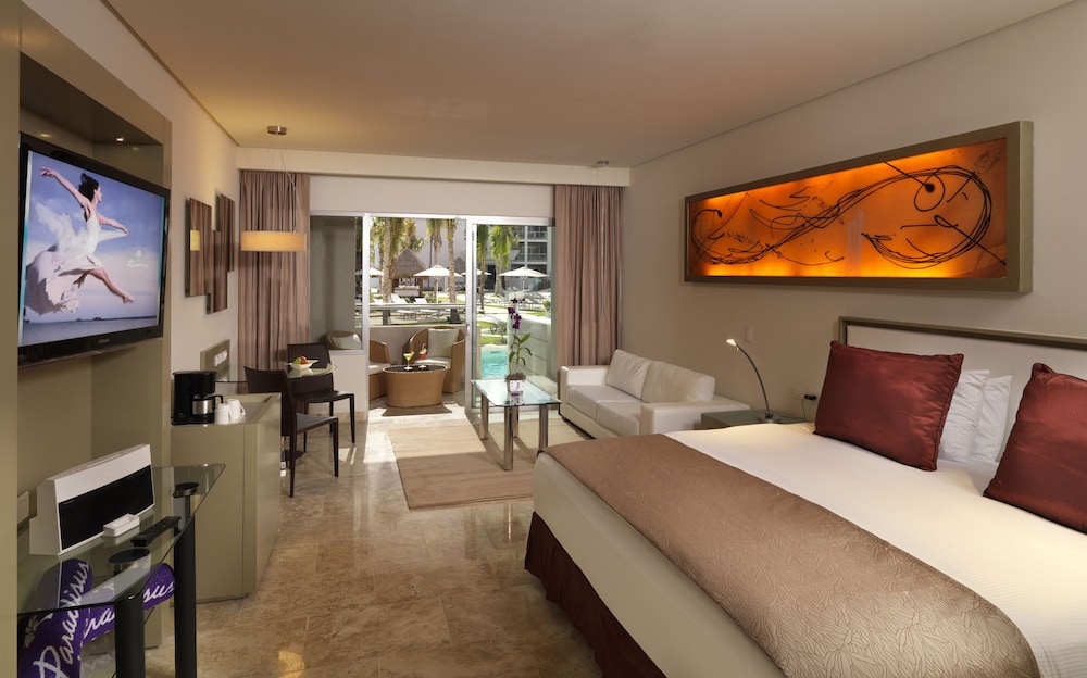 Concierge, Swim Up, Junior Suite, Family