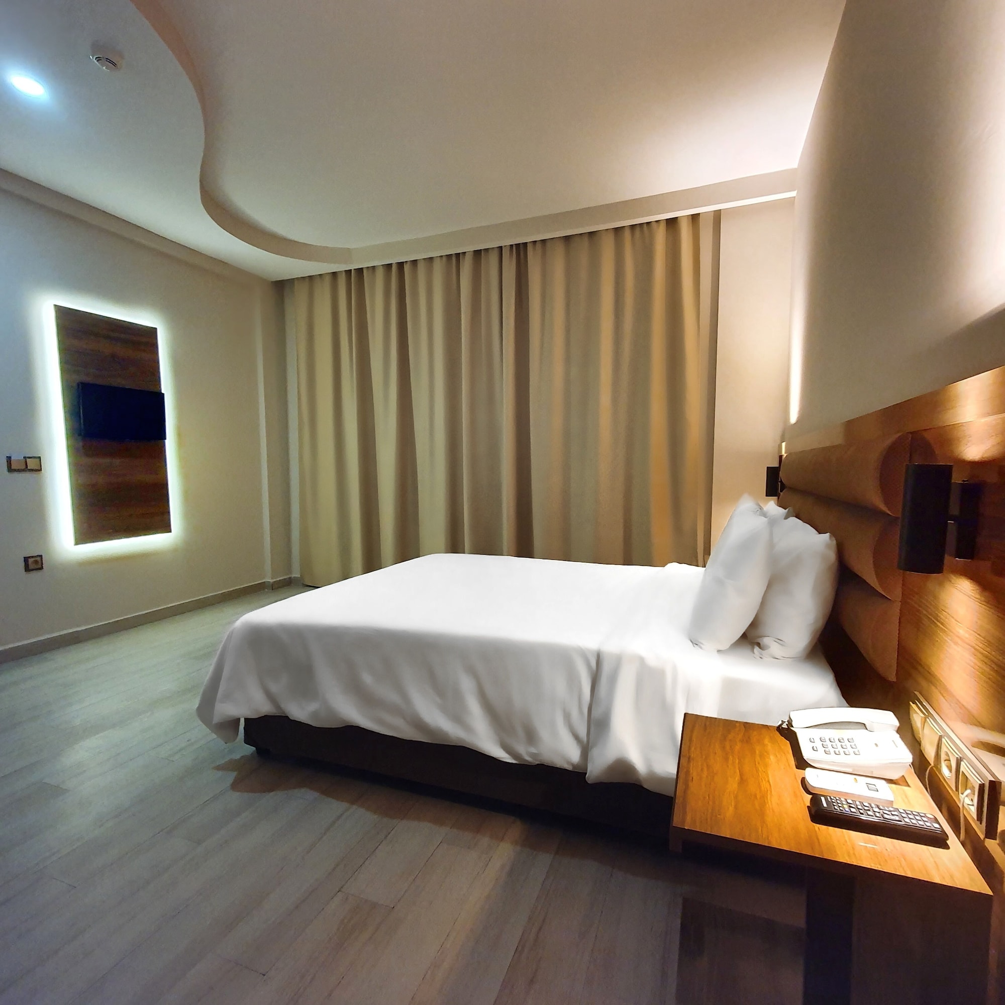 SUPERIOR, DOUBLE BED, MOUNTAIN VIEW, FRENCH BALCONY