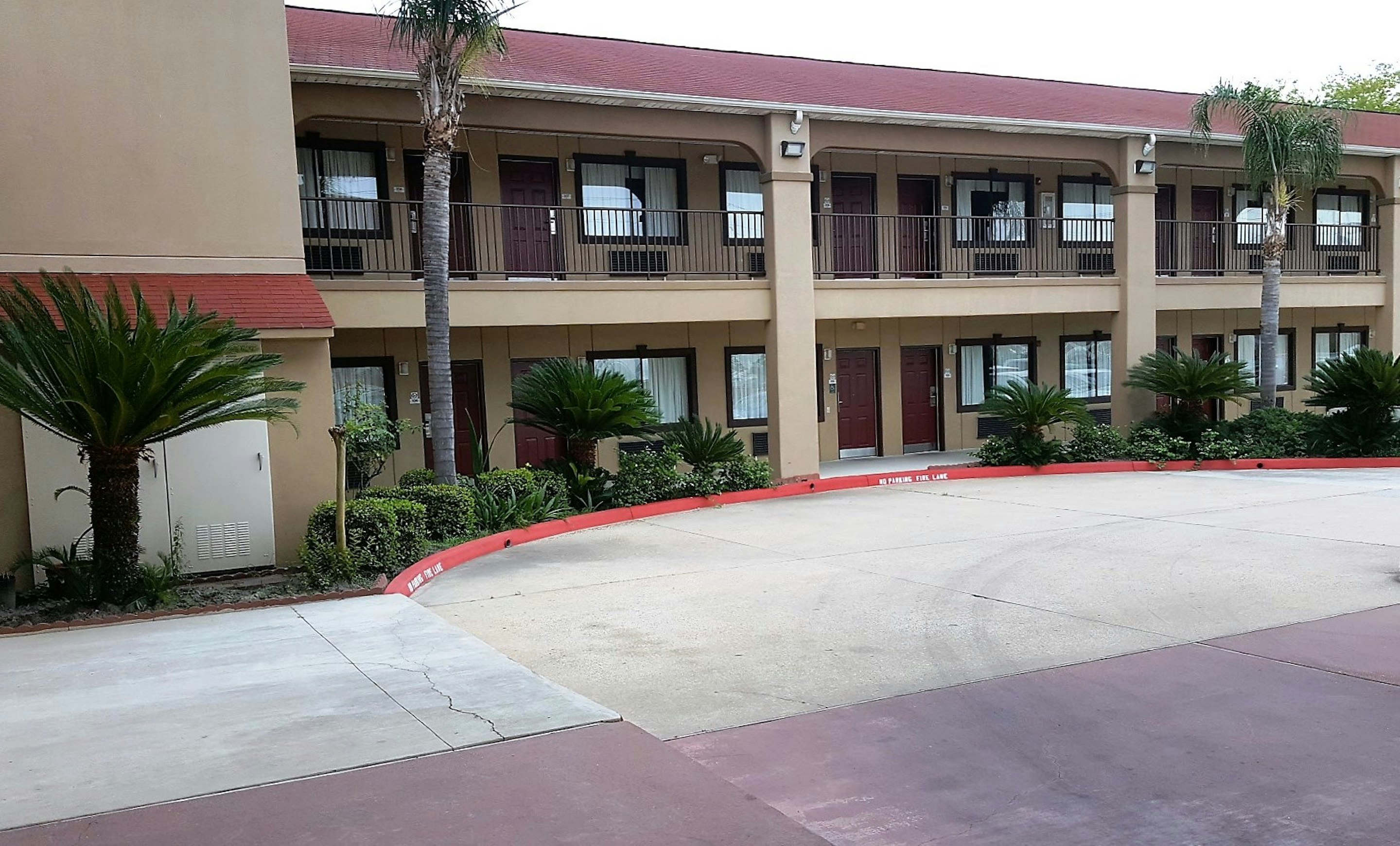 Red Roof Inn & Suites Houston Humble/Iah Airport 4/19