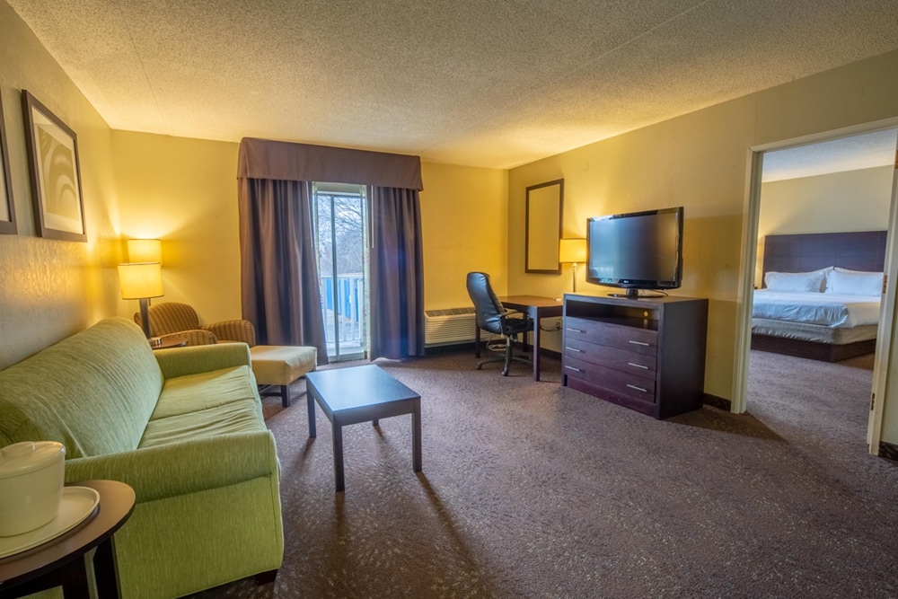Holiday Inn Express Hotel And Suites Pittsburgh Airport 38/64
