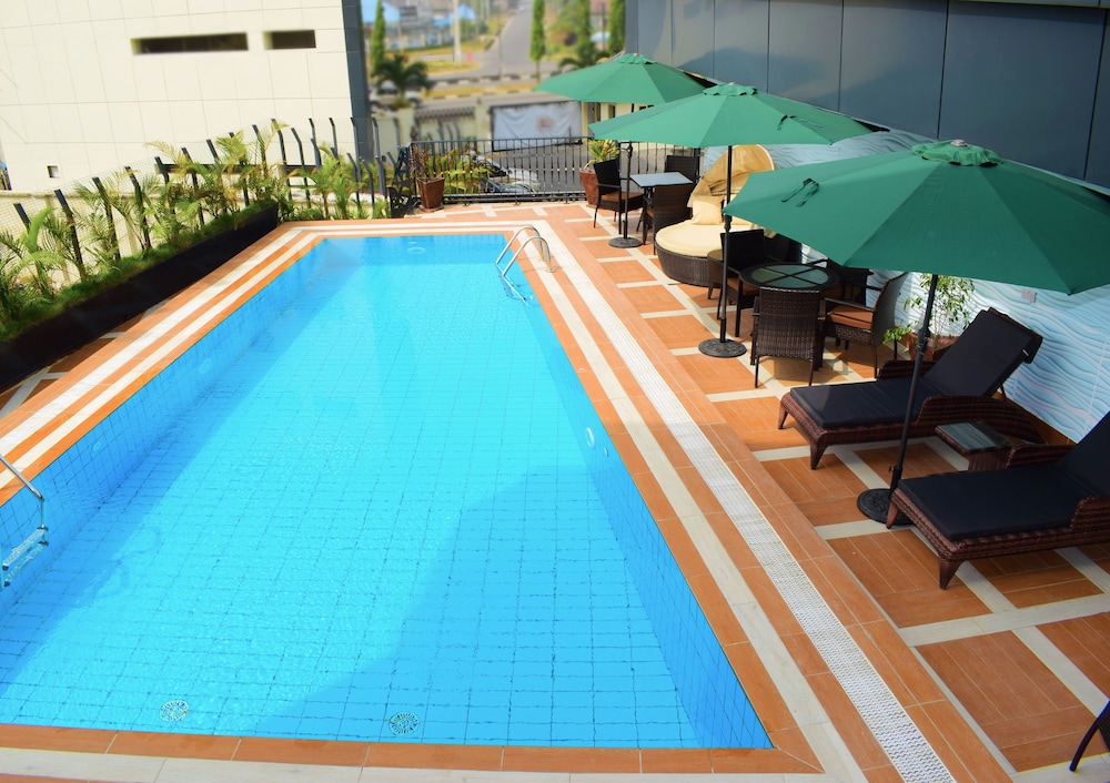 Monty Suites and Golf 30/46