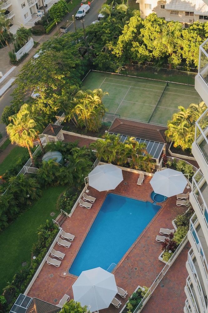 Crest Apartments 62/64