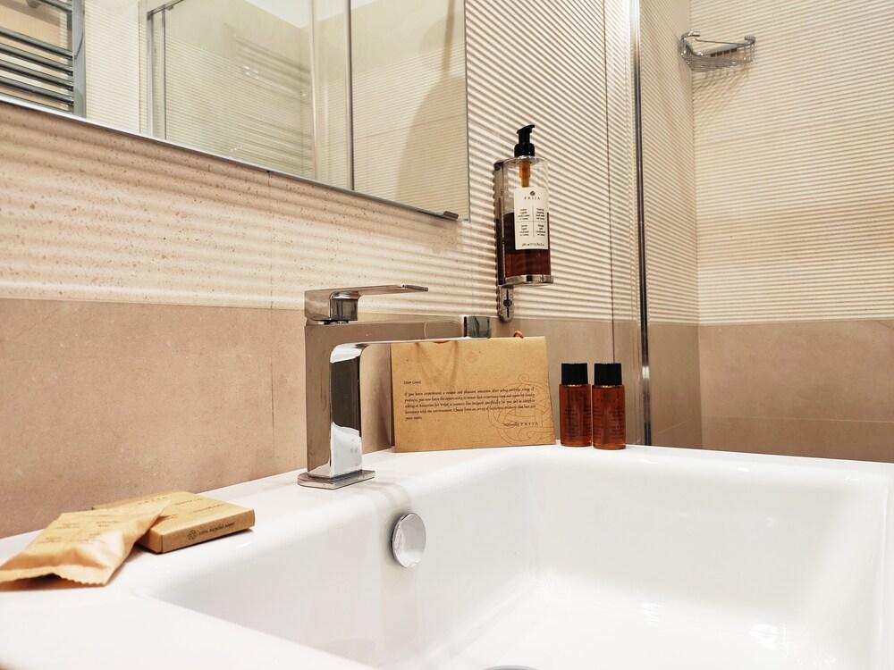 Luxury Suites Stay Inn Rome Experience 7/25