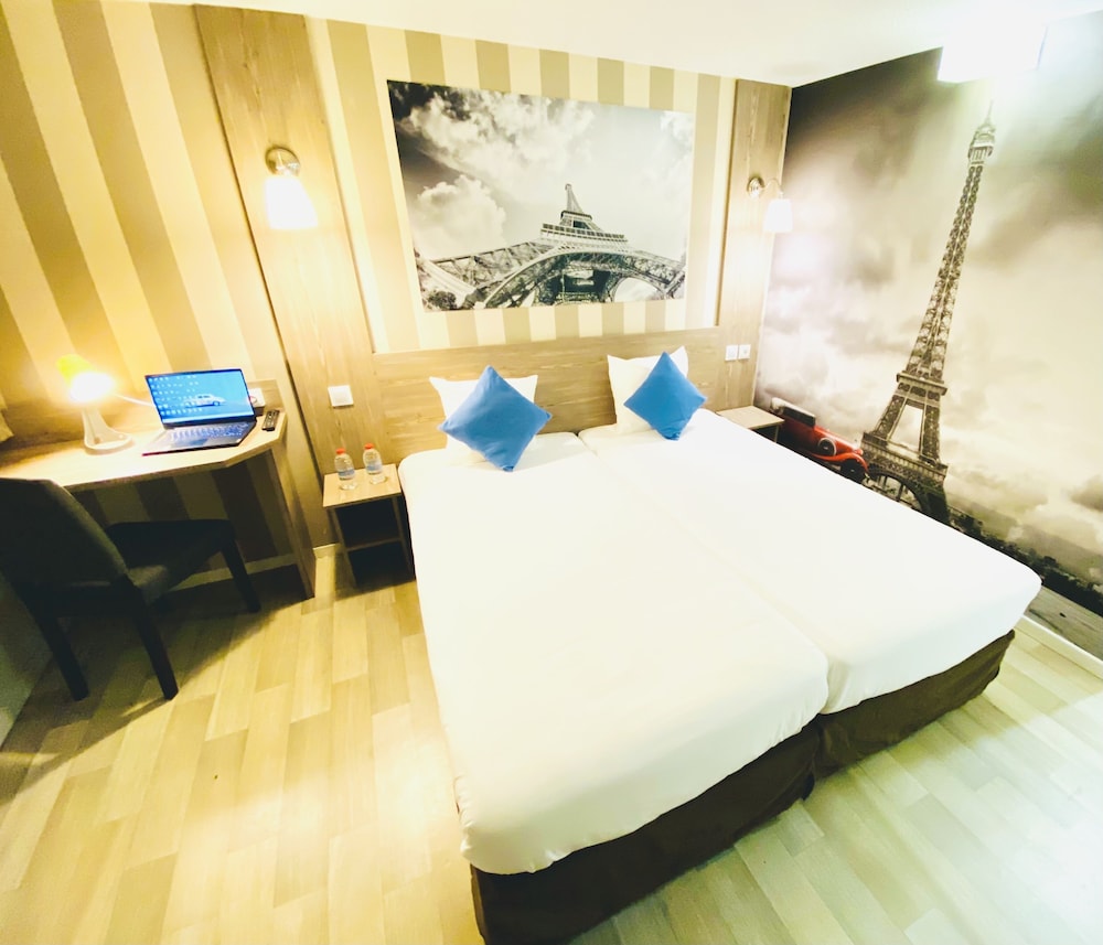 Kyriad Direct Lille Nord – Roubaix 11/25