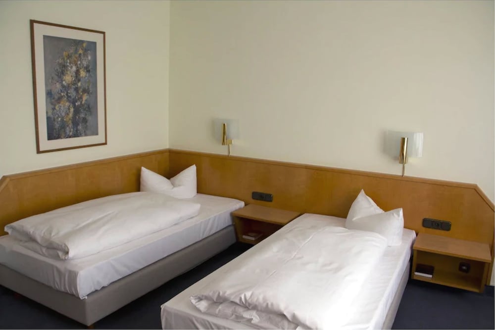 COMFORT, TWIN BEDS