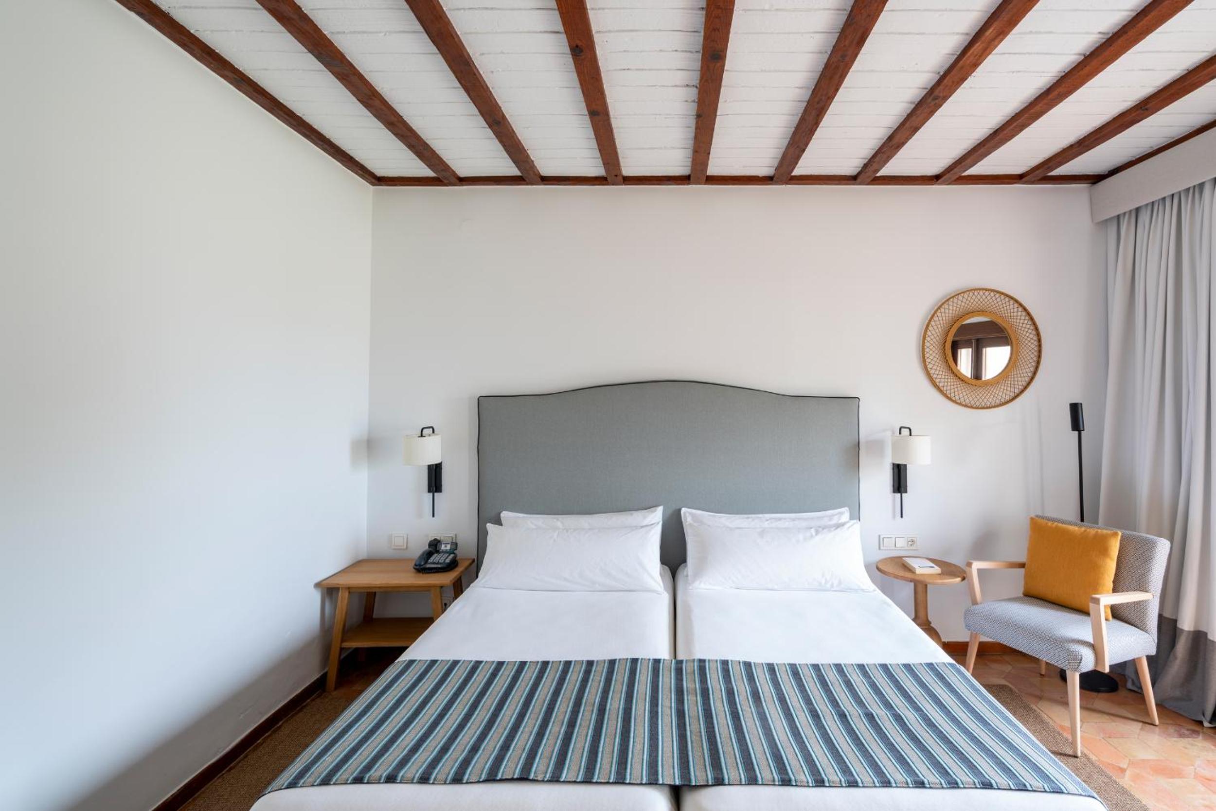 Room, Double Bed, Parador De Mazagon 7/10